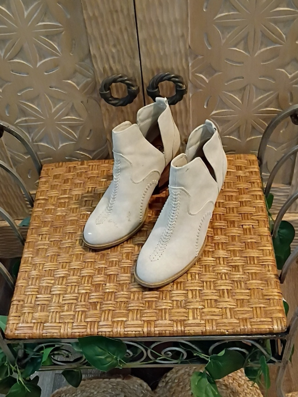 Daisy Fuentes Cream Cutout Ankle Booties